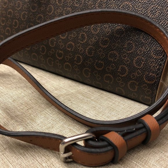 AUTHENTIC & NEW Classic Guess Shoulder/Crossbody Purse. - Picture 10 of 13